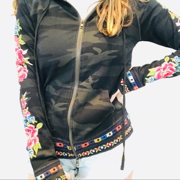 50% OFF Johnny Was camo embroidered raglan hoodie - Picture 6 of 8